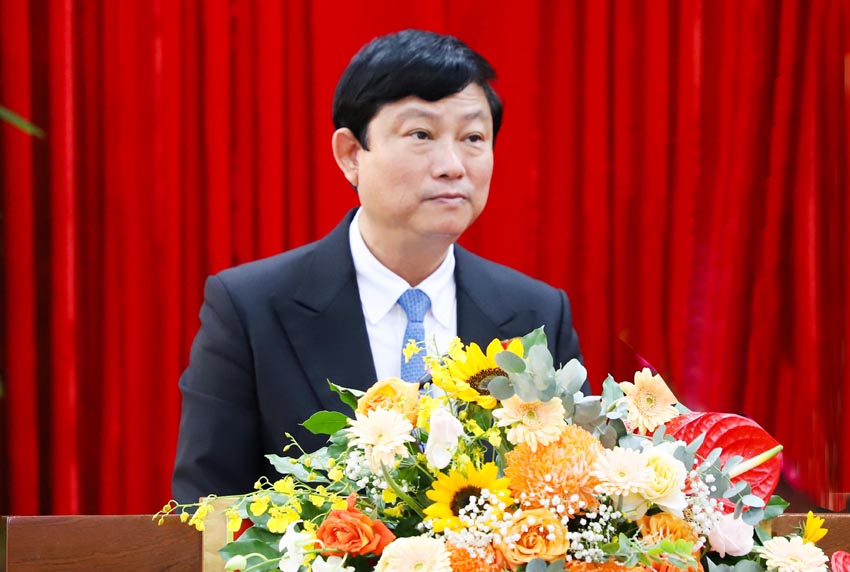 Đồng chí Võ Văn Minh, Chủ tịch UBND tỉnh Bình dương phát biểu tại Kỳ họp thứ 13, HĐND tỉnh Bình Dương khóa X.